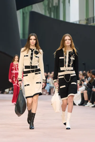 Look 28
